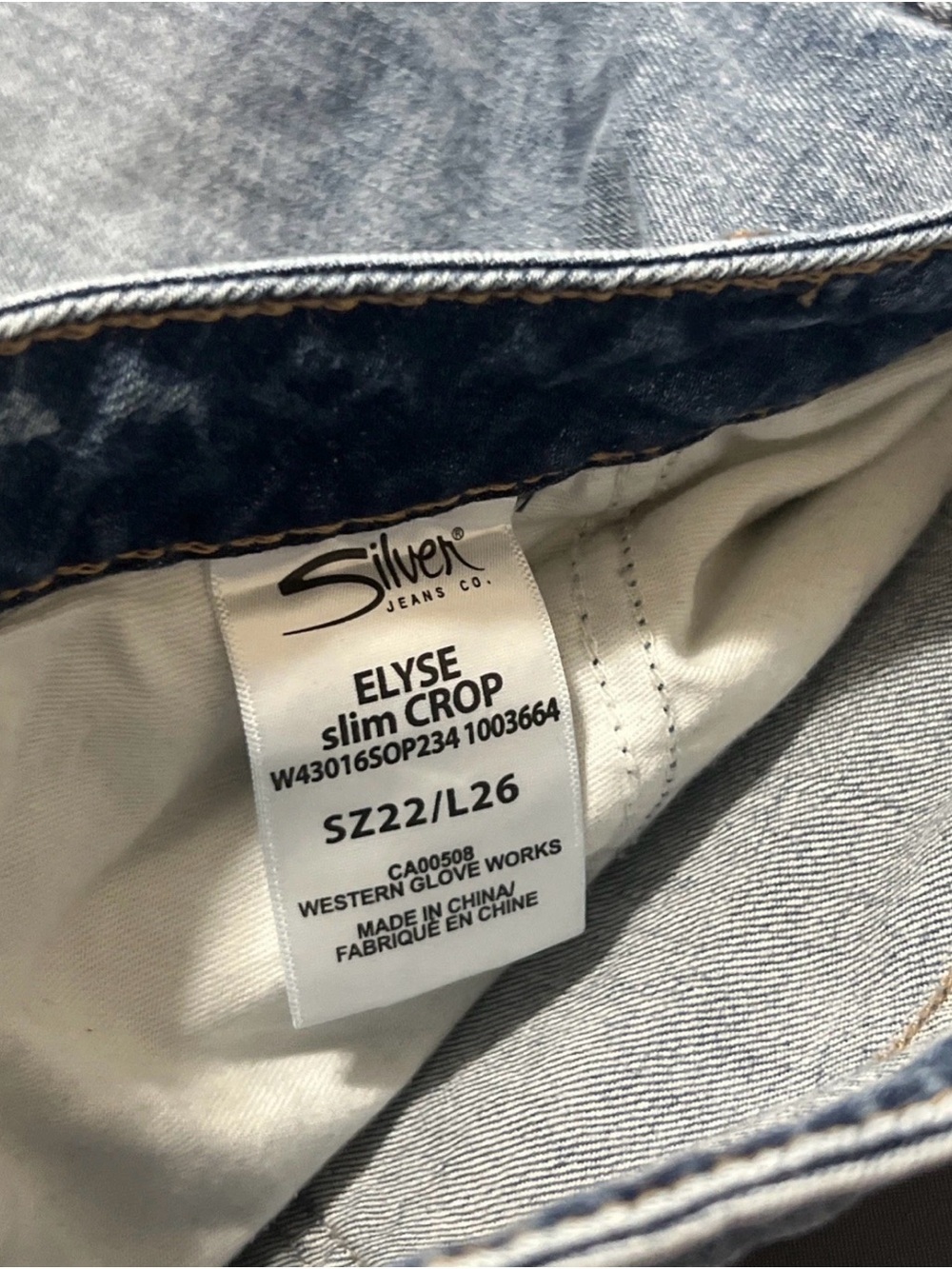 Silver Jeans Elyse Slim Crop Women's W22/L26 Distressed Embroidered Denim J05 - Picture 2 of 3